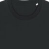 liedermacher-innen-logo__stanley-stella-creator-2-0__black__front-detail Logoshirt für Musik- und Podcastfans | unisex, bio, OEKOTEX-100, diverse Farben | 🛜 LIEDER:MACHER:INNEN