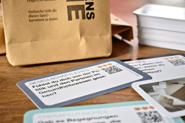 Schmerzenssache Kartenset - Vorderseite nah Schmerzenssache Kartenset - Vorderseite nah